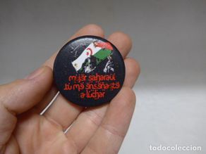 Military Antiques: Antigua chapa politica original del Sahara libre, Frente polisario, Transicion politica.